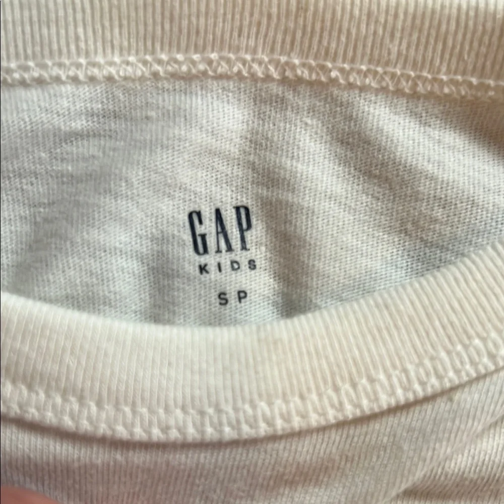 GAP Kids Long Sleeve Tee with Colorful Cap Design- NWOT⭐️